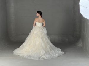 フォトウェディング 京都 ドレス選び サテンドレス バックスタイル